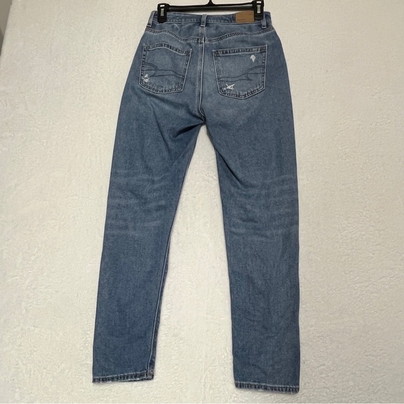 American Eagle Women's Comfort Stretch Waistband Distressed Mom Jean Size 2 Reg. - Picture 2 of 16
